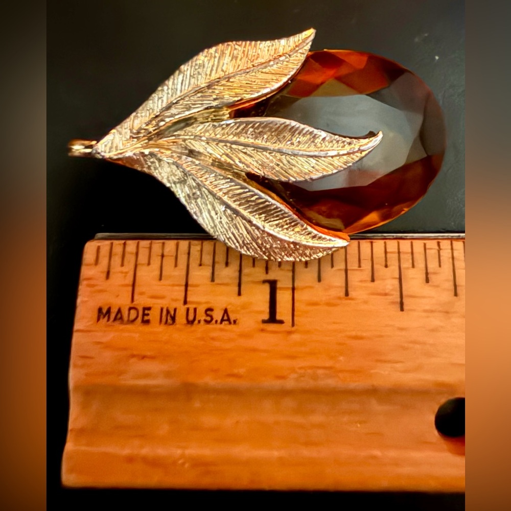 Vintage Gold Tone and Amber Leaf Pendant / Brooch - Picture 14 of 15